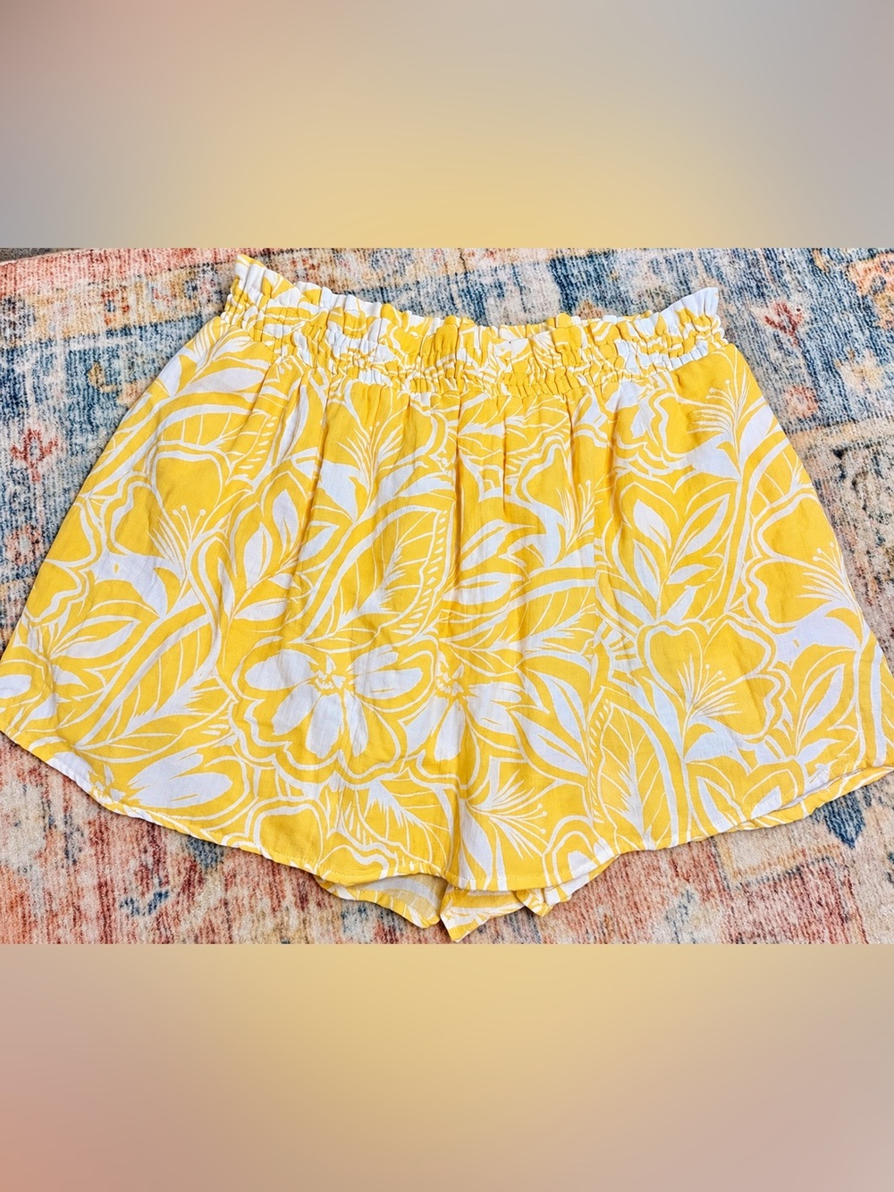 Old Navy Yellow and White Floral Elastic-Waist Women's Athletic Shorts